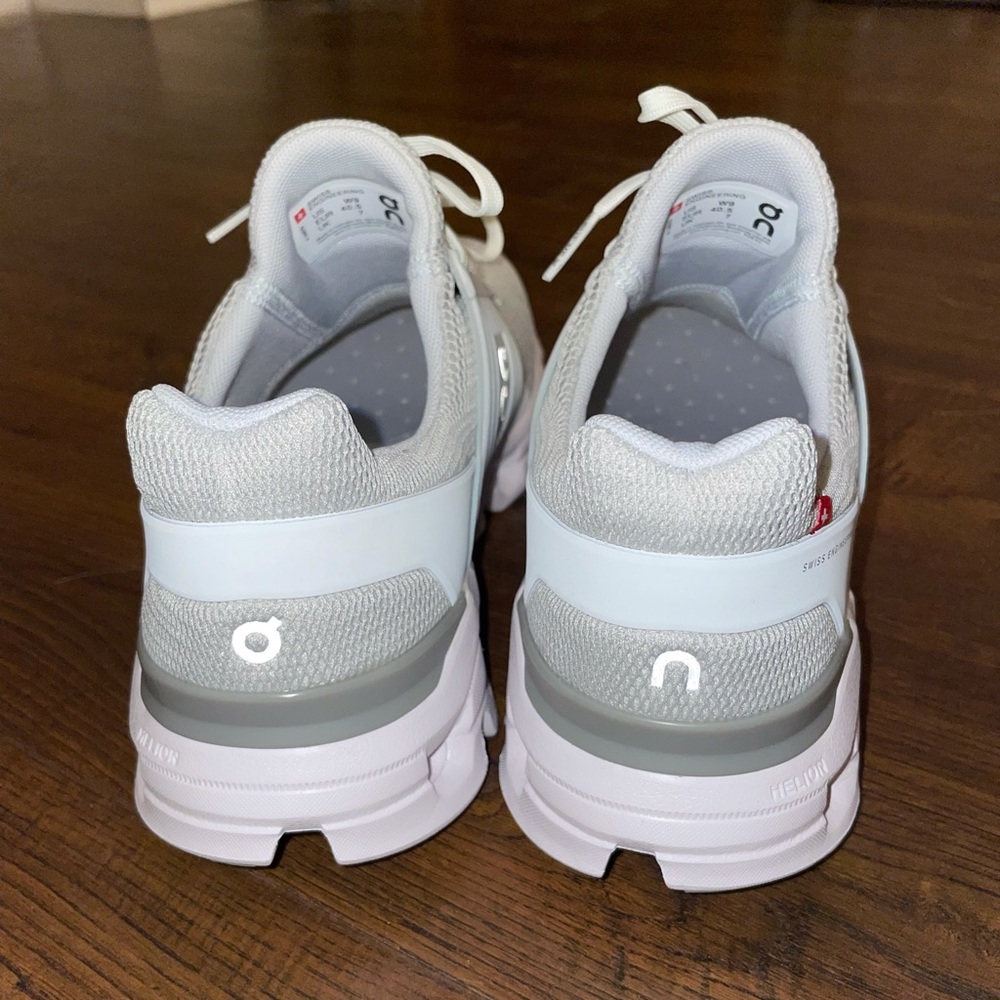 On Cloud tennis shoes. Perfect condition!